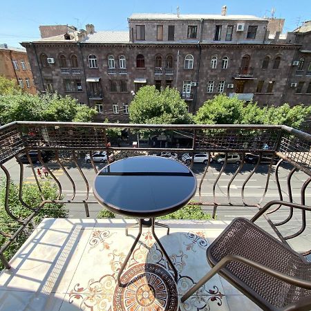 Amiryan Street 1 Bedroom Deluxe Apartment With Balcony Am104 Jereván Kültér fotó
