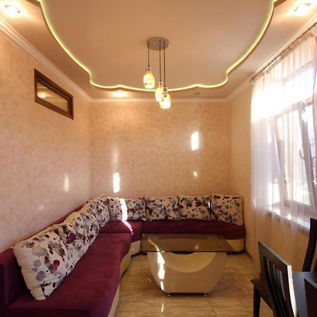 Amiryan Street 1 Bedroom Deluxe Apartment With Balcony Am104 Jereván Kültér fotó