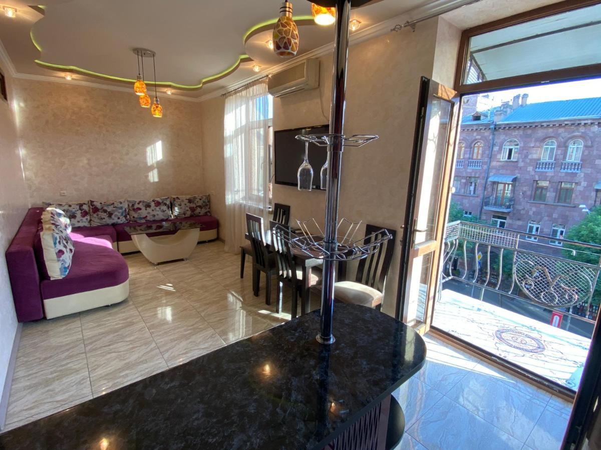 Amiryan Street 1 Bedroom Deluxe Apartment With Balcony Am104 Jereván Kültér fotó