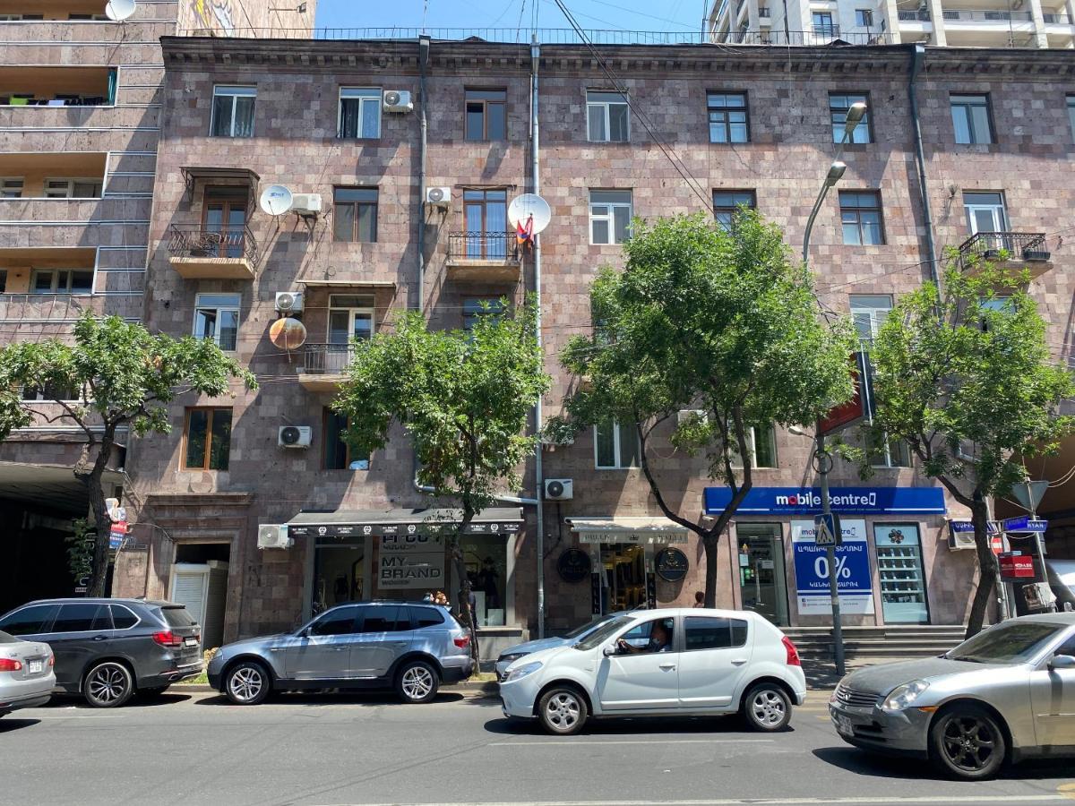 Amiryan Street 1 Bedroom Deluxe Apartment With Balcony Am104 Jereván Kültér fotó