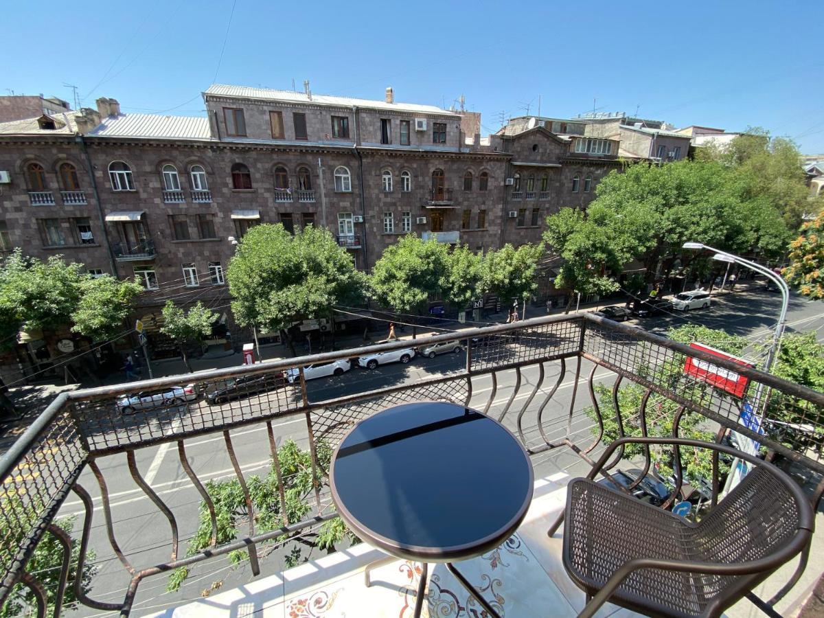 Amiryan Street 1 Bedroom Deluxe Apartment With Balcony Am104 Jereván Kültér fotó