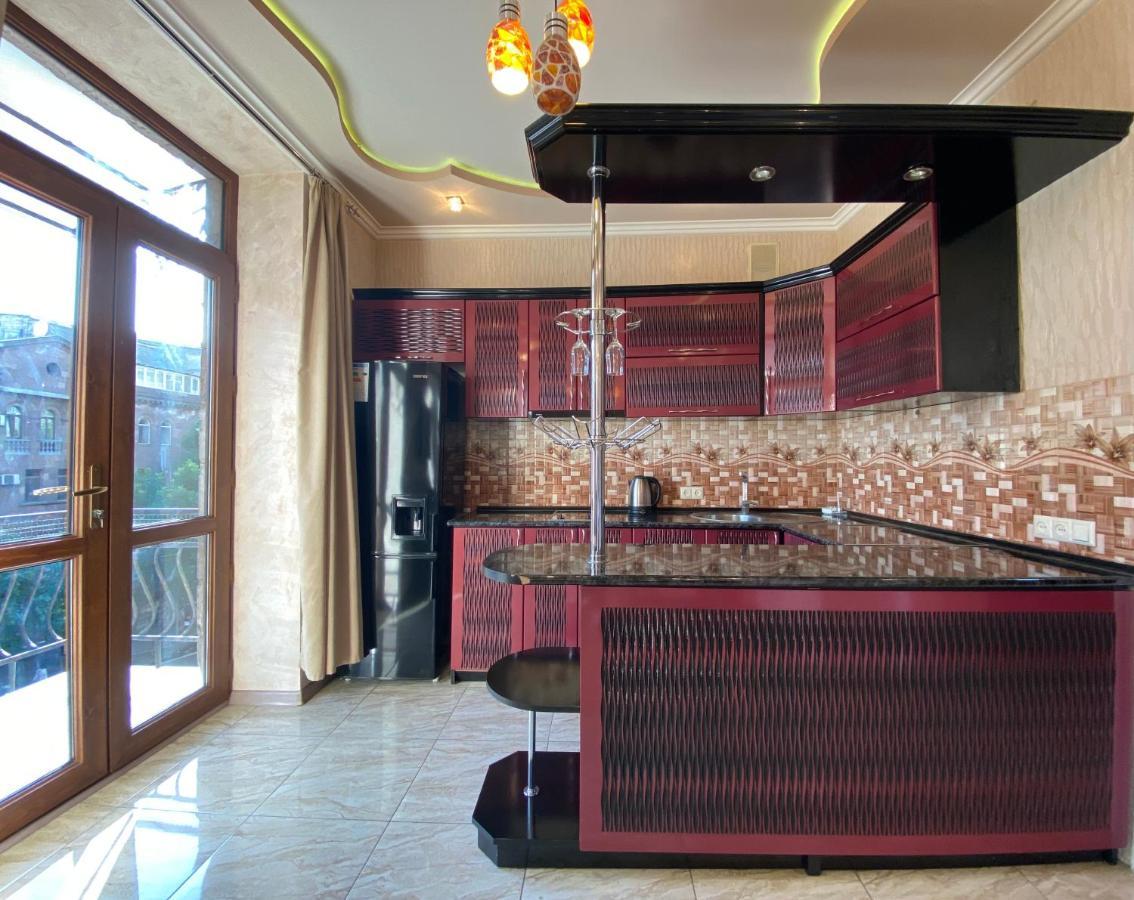 Amiryan Street 1 Bedroom Deluxe Apartment With Balcony Am104 Jereván Kültér fotó