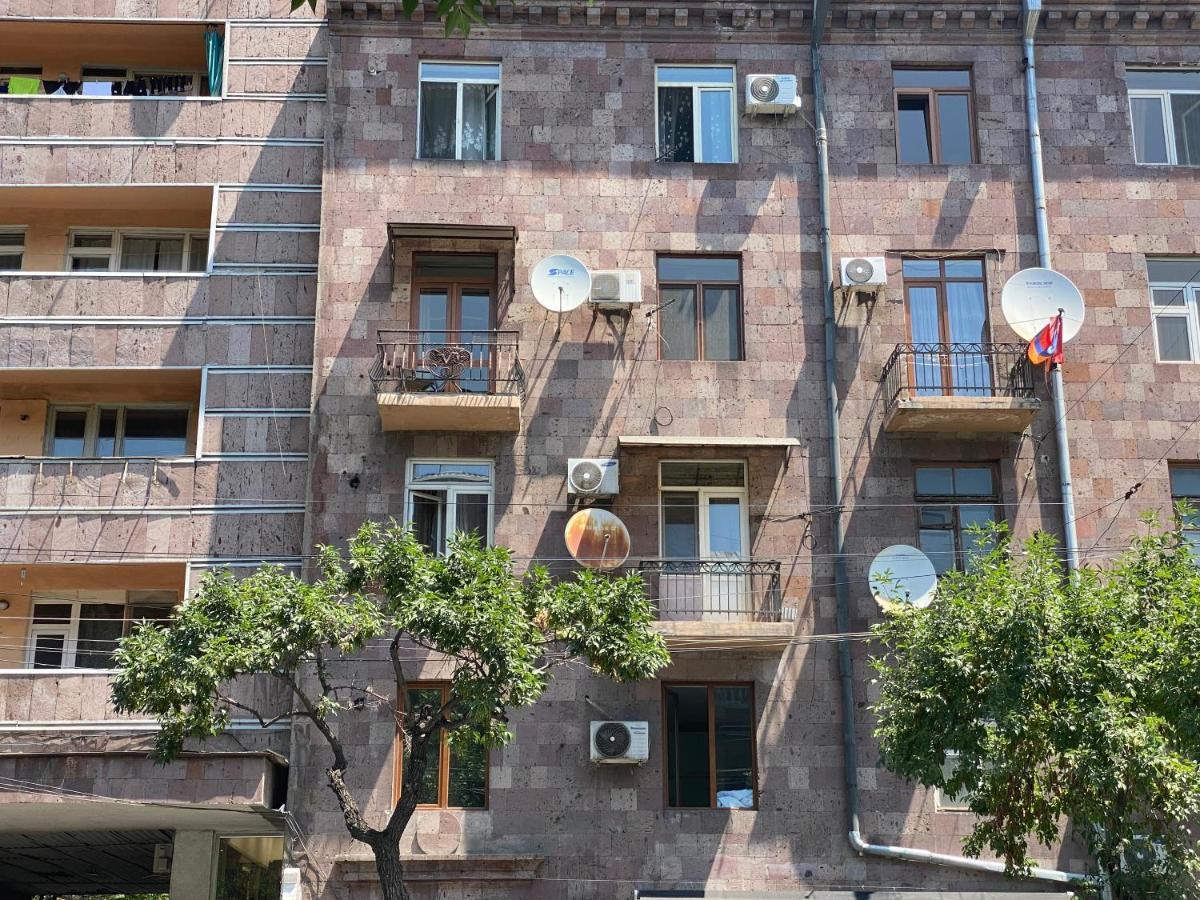 Amiryan Street 1 Bedroom Deluxe Apartment With Balcony Am104 Jereván Kültér fotó