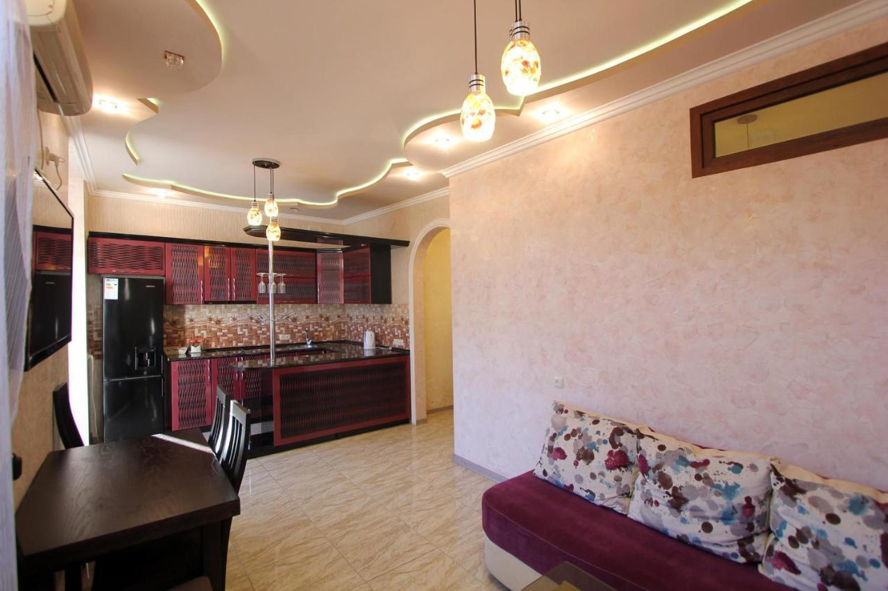Amiryan Street 1 Bedroom Deluxe Apartment With Balcony Am104 Jereván Kültér fotó