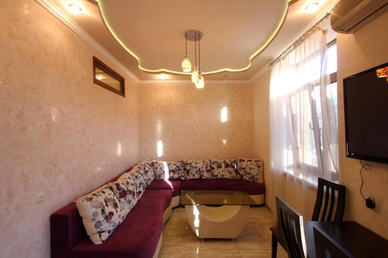 Amiryan Street 1 Bedroom Deluxe Apartment With Balcony Am104 Jereván Kültér fotó