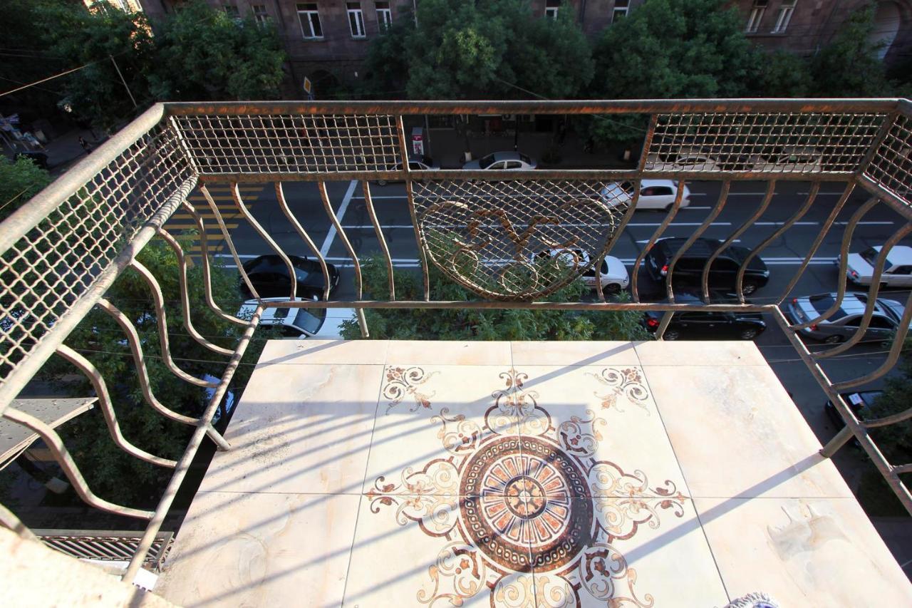 Amiryan Street 1 Bedroom Deluxe Apartment With Balcony Am104 Jereván Kültér fotó