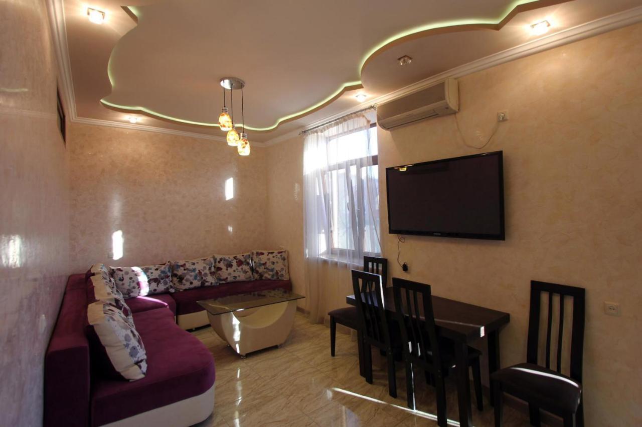 Amiryan Street 1 Bedroom Deluxe Apartment With Balcony Am104 Jereván Kültér fotó